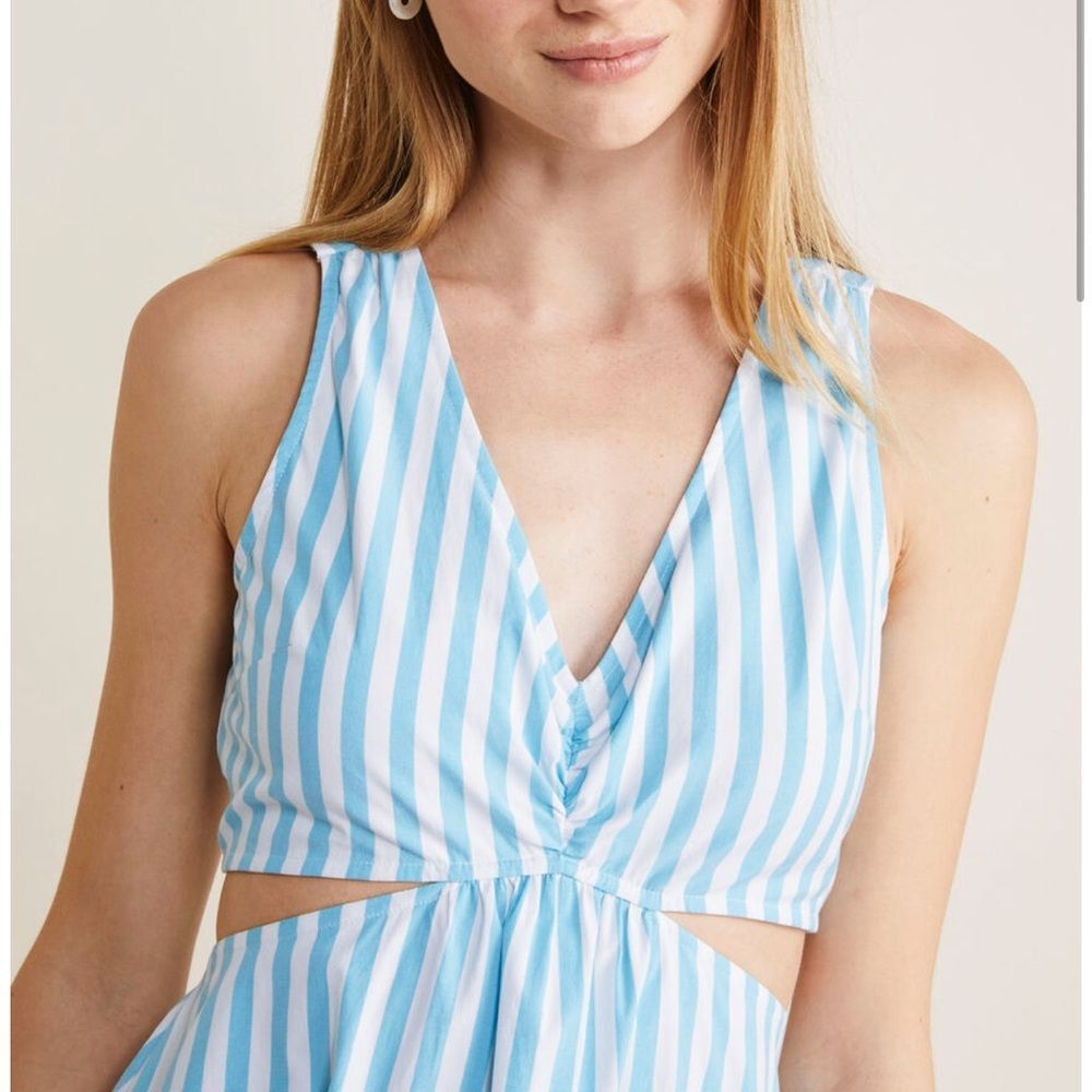 Vineyard Vines Cutout Maxi Dress Color: Kitt Stripe-Mist Blue - Picture 7 of 10